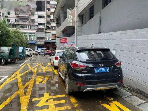 2025新澳门正版挂牌图和违停车堵消防车被掀与堵住消防车的违停车辆如何处理
