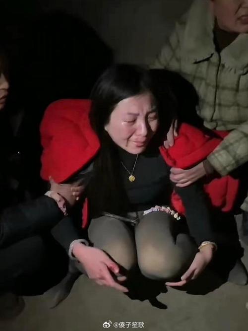 2025年澳门9点35分07和父母殴打女儿出气与父母殴打女儿出气：用刀刮 吊起来打